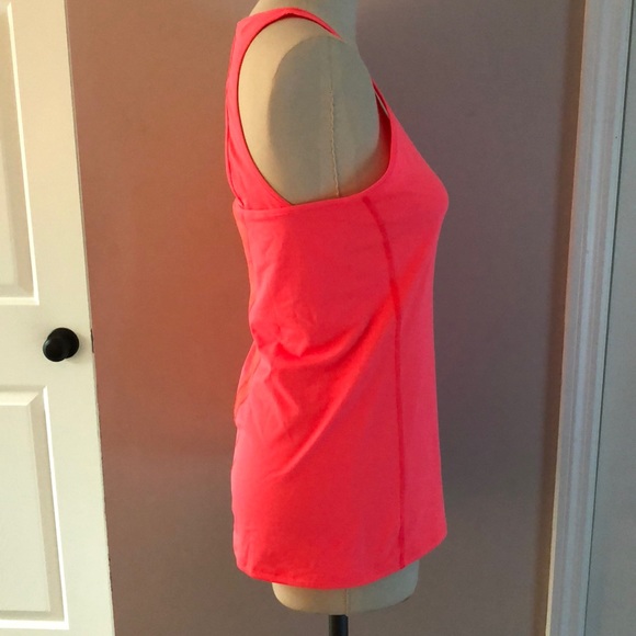 Workout top - Picture 2 of 6